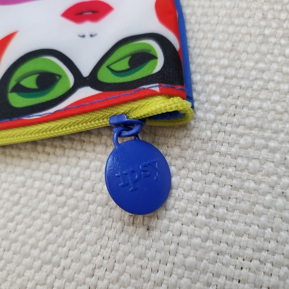 ⚡⚡Ipsy small bag⚡⚡ - Picture 3 of 4